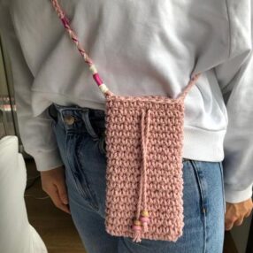 Pembe telefon çantası